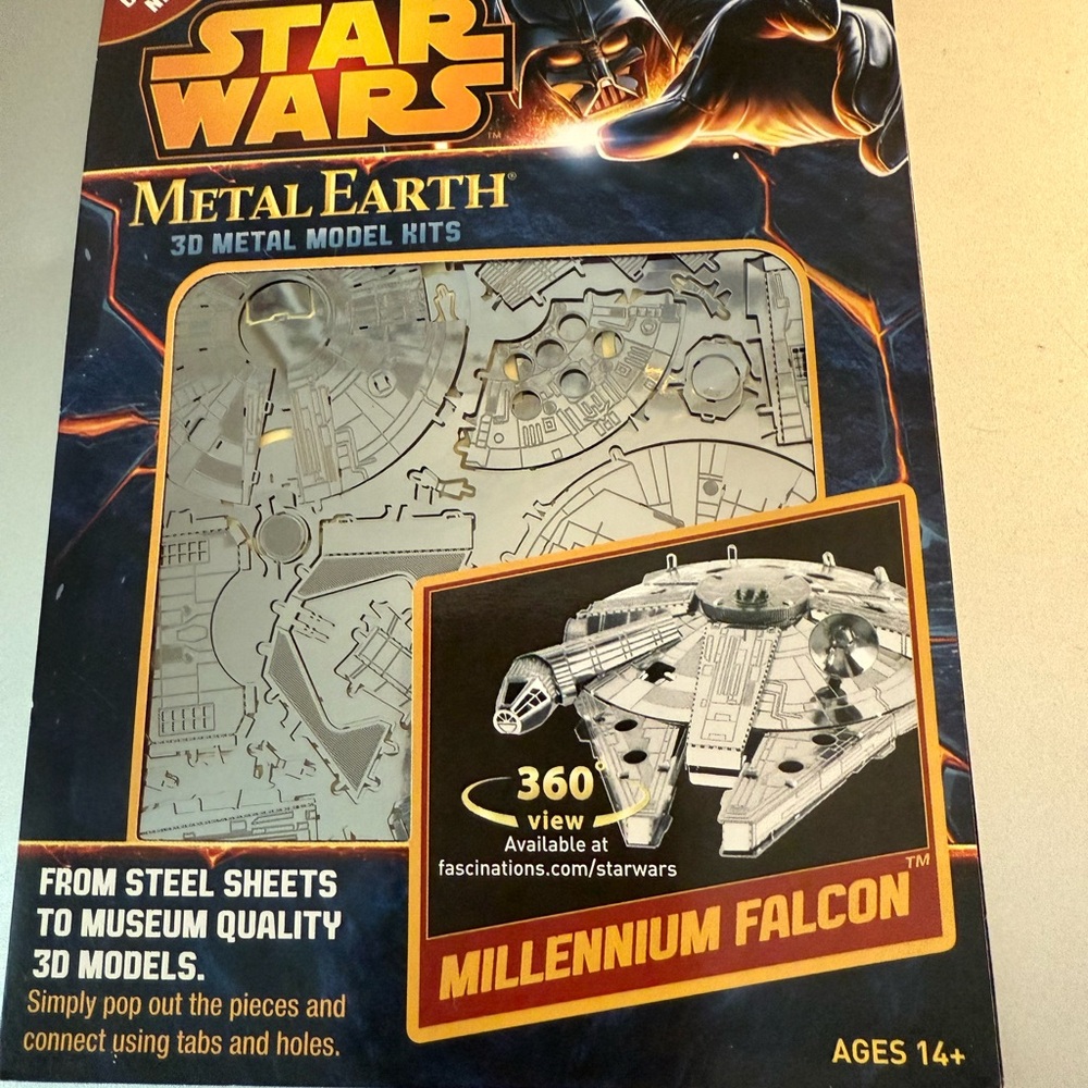 Silver Millennium Falcon Building Set